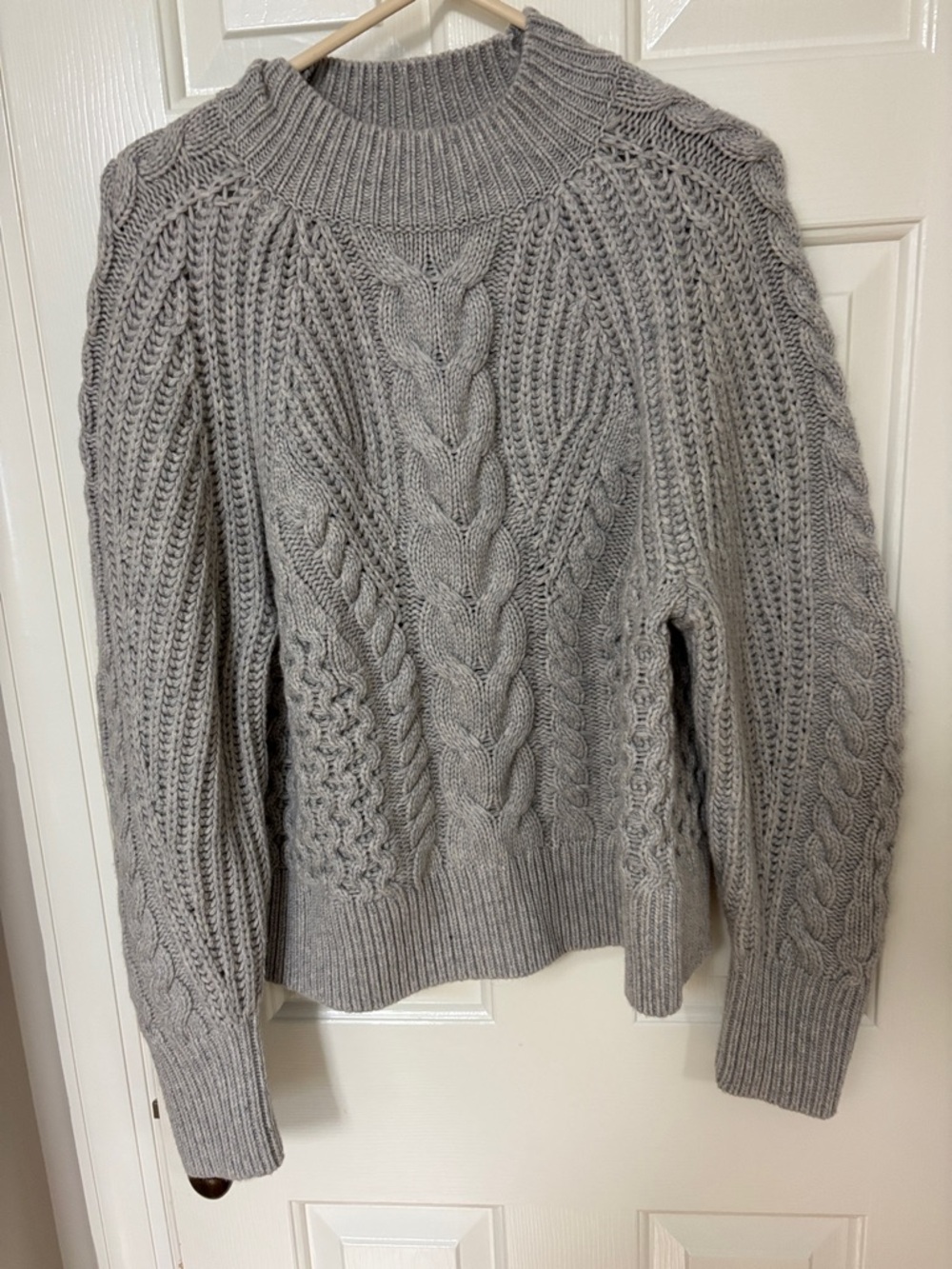 Banana Republic Cozy Women's cashmere Cable Knit Sweater - Gray